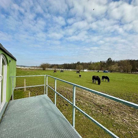 Glamping - Stylova Maringotka V Srdci Ladova Kraje, Pobliz Hlavniho Mesta Prahy Stribrna Skalice Exteriör bild