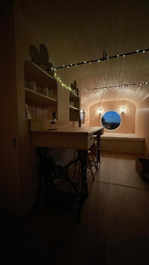 Glamping - Stylova Maringotka V Srdci Ladova Kraje, Pobliz Hlavniho Mesta Prahy Stribrna Skalice Exteriör bild