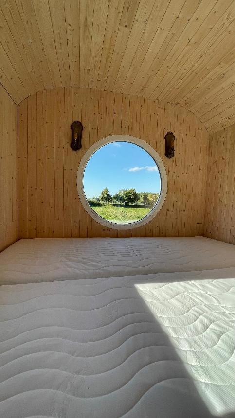 Glamping - Stylova Maringotka V Srdci Ladova Kraje, Pobliz Hlavniho Mesta Prahy Stribrna Skalice Exteriör bild