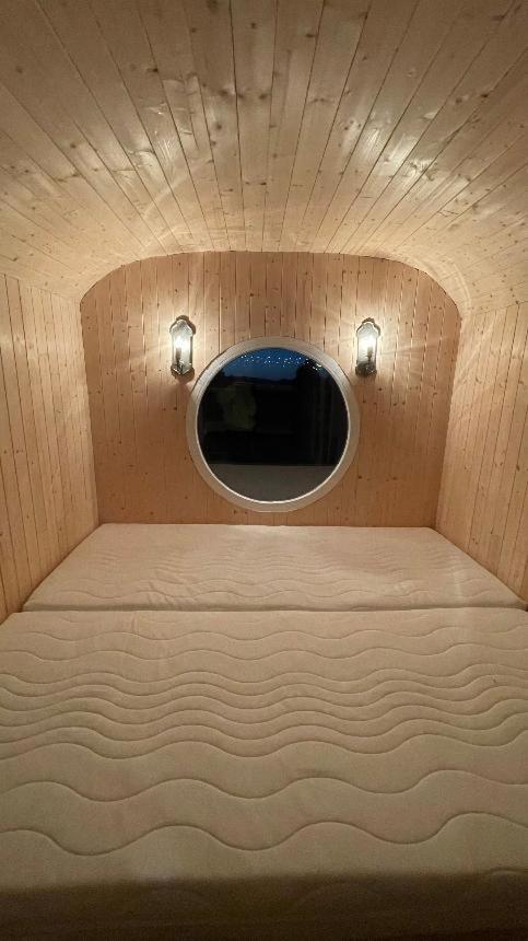 Glamping - Stylova Maringotka V Srdci Ladova Kraje, Pobliz Hlavniho Mesta Prahy Stribrna Skalice Exteriör bild