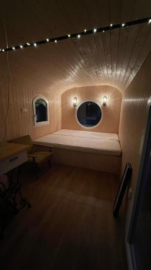 Glamping - Stylova Maringotka V Srdci Ladova Kraje, Pobliz Hlavniho Mesta Prahy Stribrna Skalice Exteriör bild