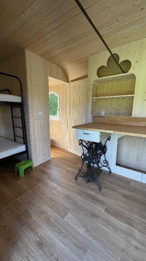 Glamping - Stylova Maringotka V Srdci Ladova Kraje, Pobliz Hlavniho Mesta Prahy Stribrna Skalice Exteriör bild