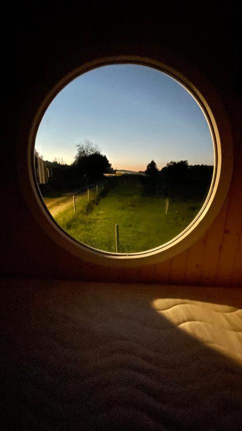 Glamping - Stylova Maringotka V Srdci Ladova Kraje, Pobliz Hlavniho Mesta Prahy Stribrna Skalice Exteriör bild