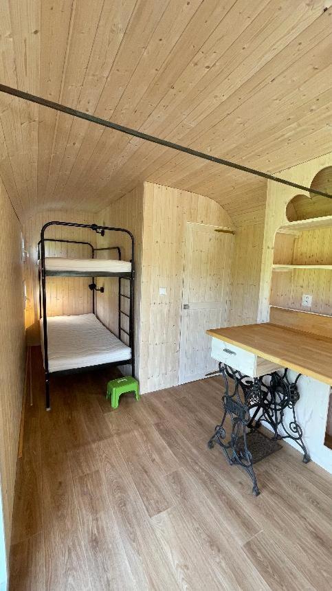Glamping - Stylova Maringotka V Srdci Ladova Kraje, Pobliz Hlavniho Mesta Prahy Stribrna Skalice Exteriör bild