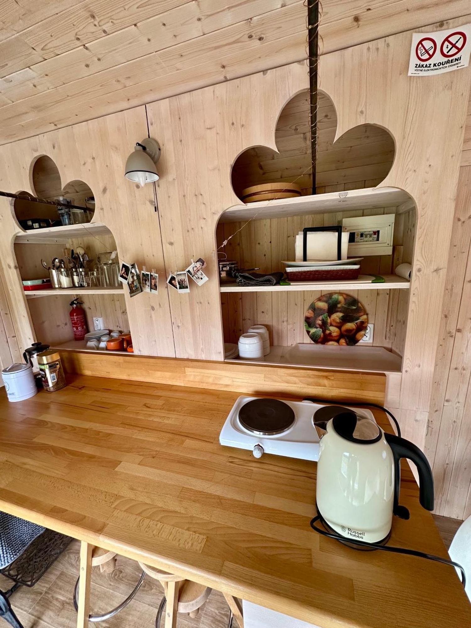Glamping - Stylova Maringotka V Srdci Ladova Kraje, Pobliz Hlavniho Mesta Prahy Stribrna Skalice Exteriör bild